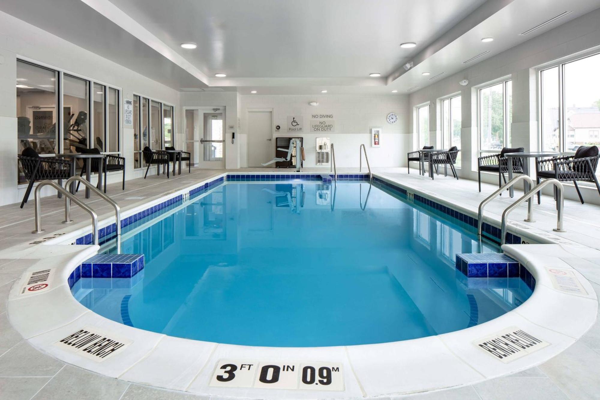 Towneplace Suites By Marriott Milwaukee West Bend 外观 照片