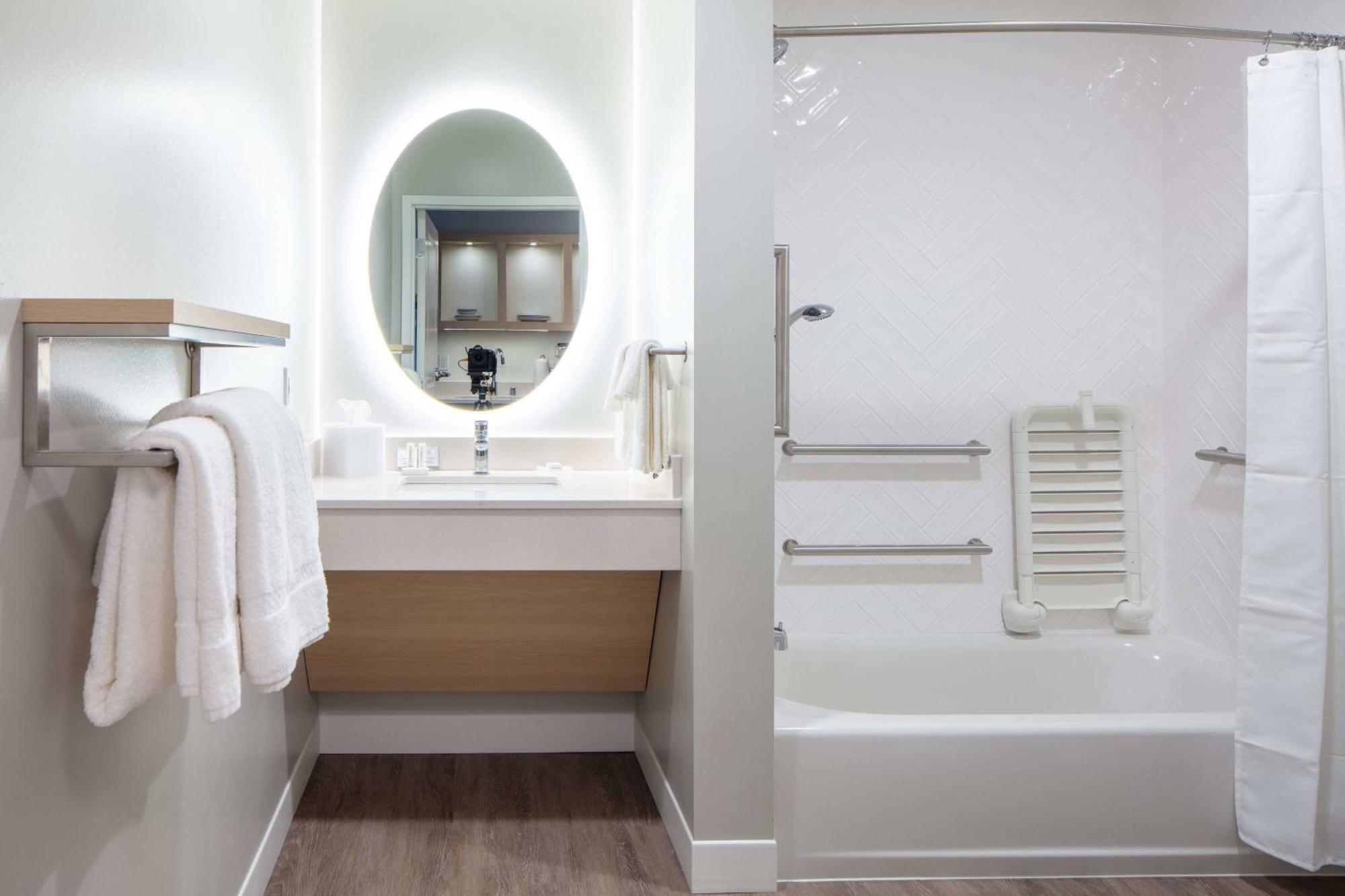 Towneplace Suites By Marriott Milwaukee West Bend 外观 照片