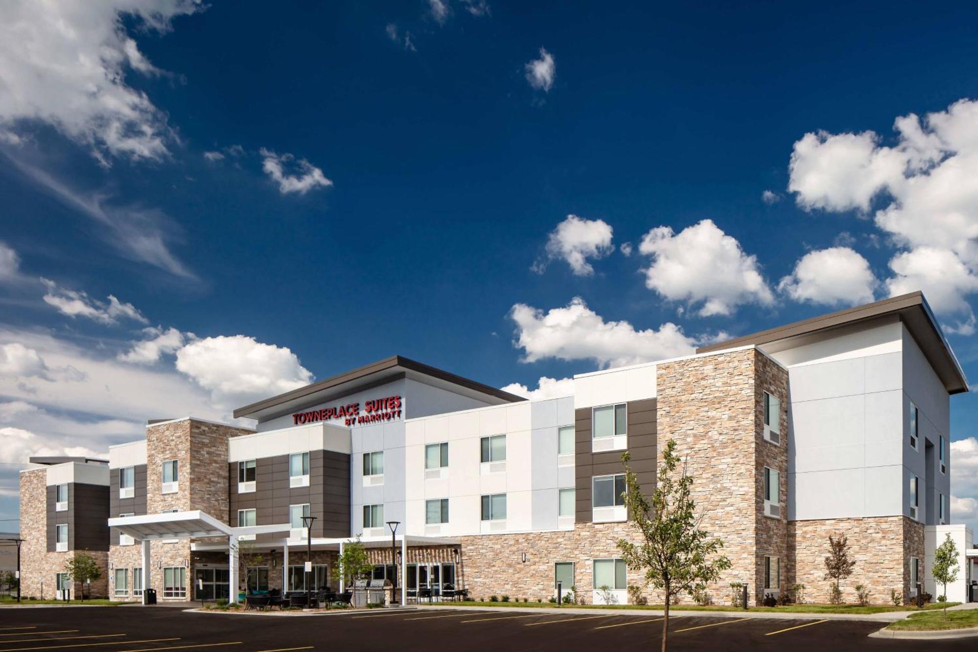 Towneplace Suites By Marriott Milwaukee West Bend 外观 照片